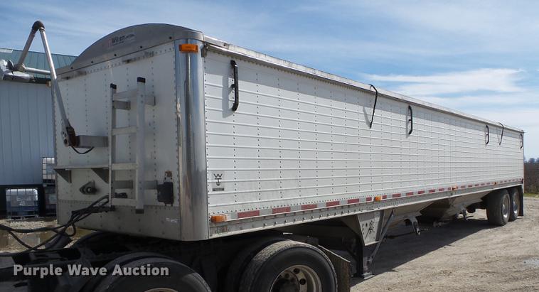 image for item CD9578 2008 Wilson DWH500 double hopper bottom grain trailer