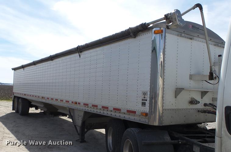 image for item CD9578 2008 Wilson DWH500 double hopper bottom grain trailer