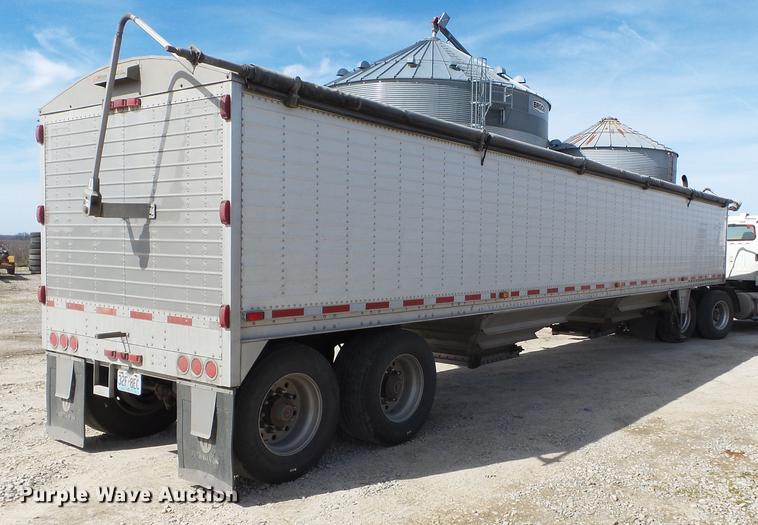 image for item CD9578 2008 Wilson DWH500 double hopper bottom grain trailer
