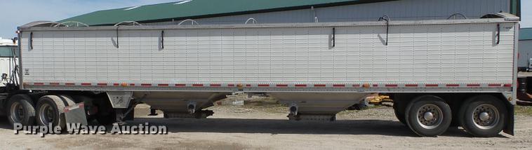 image for item CD9578 2008 Wilson DWH500 double hopper bottom grain trailer