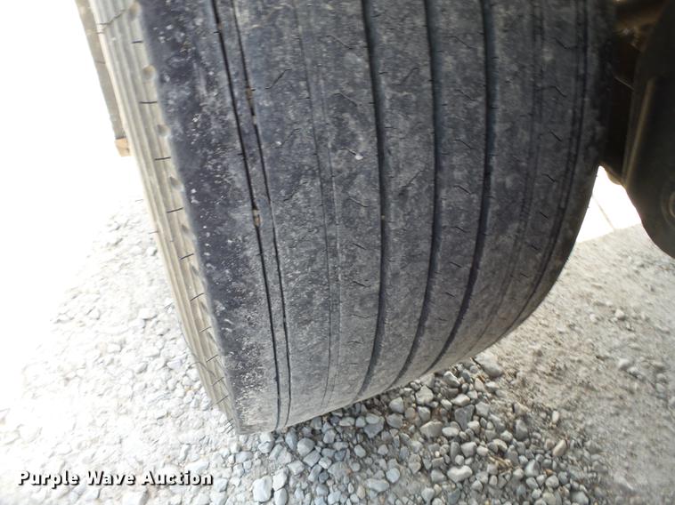 image for item CD9578 2008 Wilson DWH500 double hopper bottom grain trailer