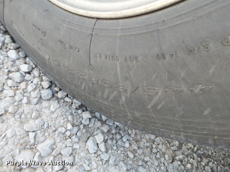 image for item CD9578 2008 Wilson DWH500 double hopper bottom grain trailer