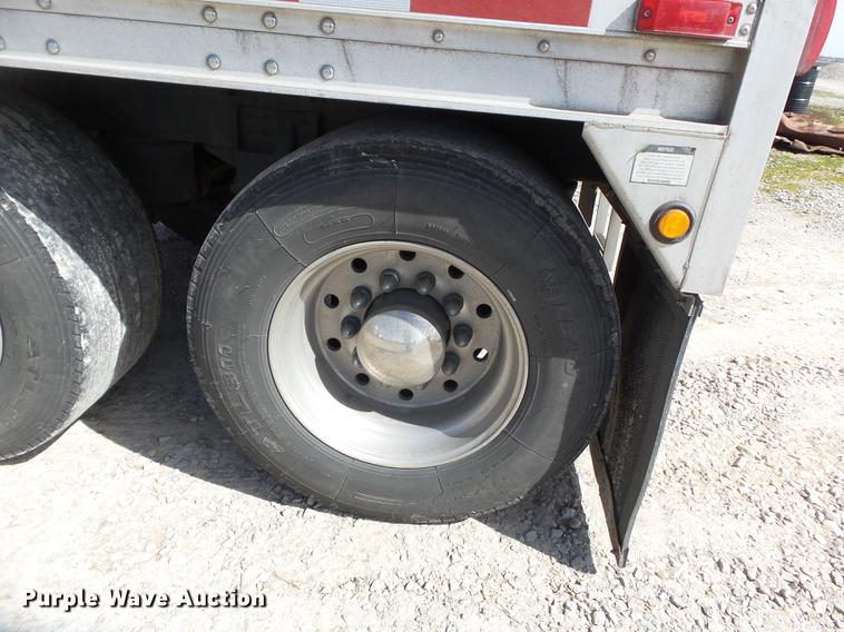 image for item CD9578 2008 Wilson DWH500 double hopper bottom grain trailer