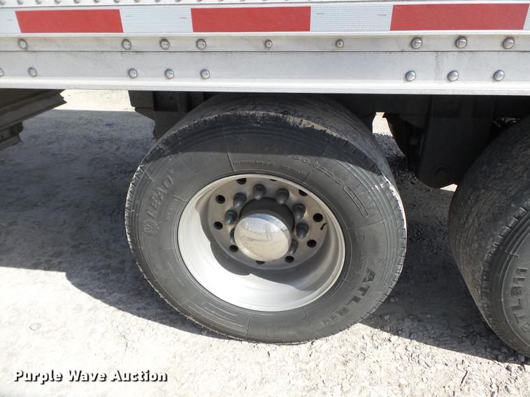 image for item CD9578 2008 Wilson DWH500 double hopper bottom grain trailer