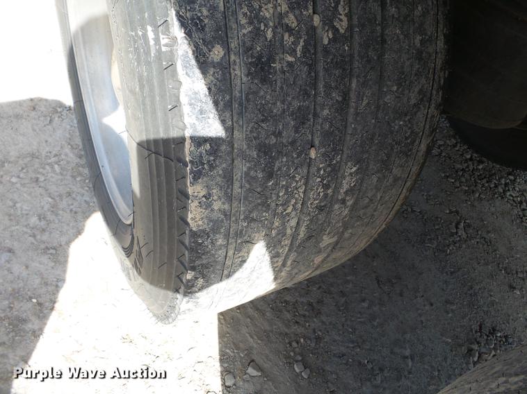 image for item CD9578 2008 Wilson DWH500 double hopper bottom grain trailer