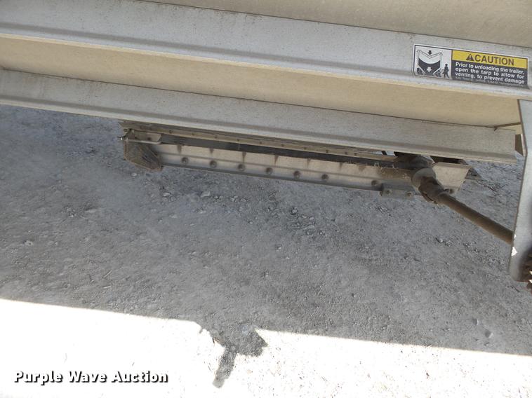 image for item CD9578 2008 Wilson DWH500 double hopper bottom grain trailer