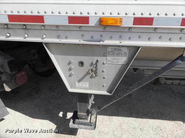 image for item CD9578 2008 Wilson DWH500 double hopper bottom grain trailer