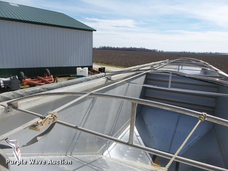 image for item CD9578 2008 Wilson DWH500 double hopper bottom grain trailer