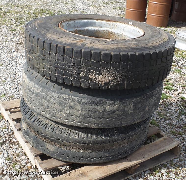 image for item CD9589 (10) tires