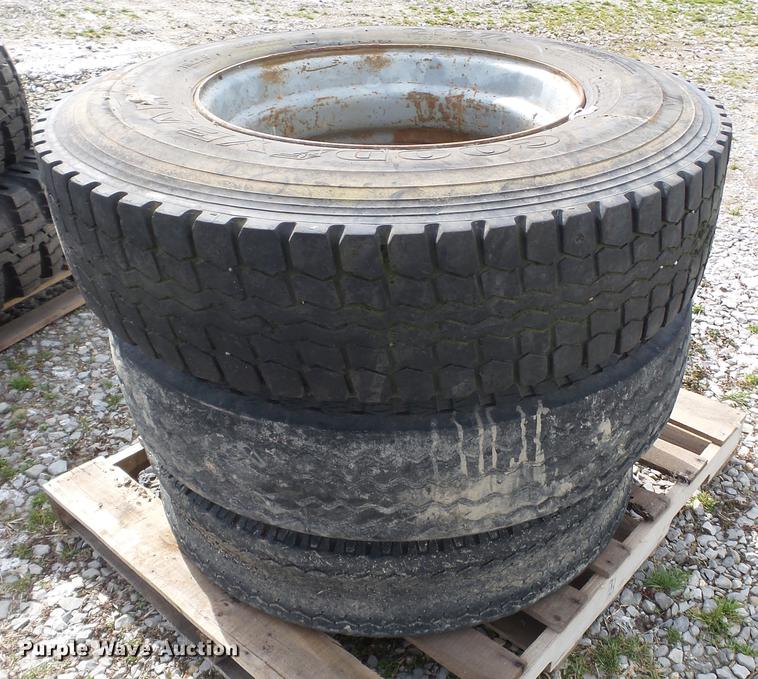 image for item CD9589 (10) tires
