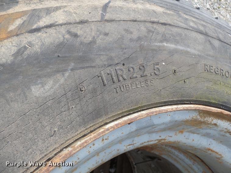 image for item CD9589 (10) tires