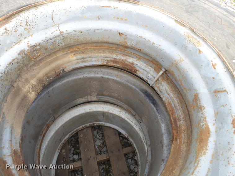 image for item CD9589 (10) tires