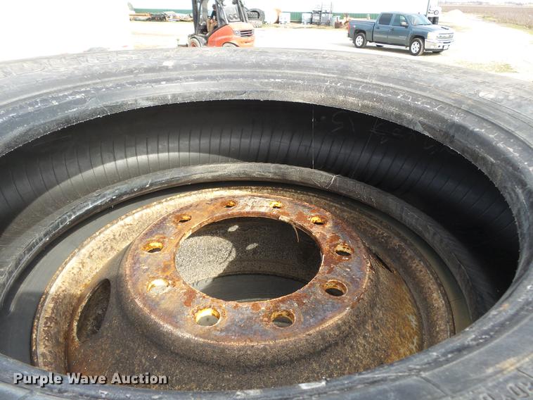 image for item CD9589 (10) tires