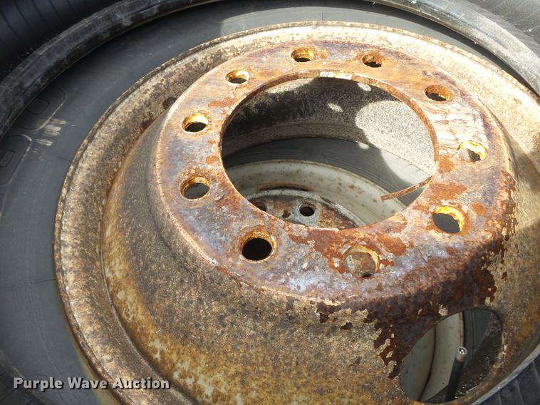 image for item CD9589 (10) tires