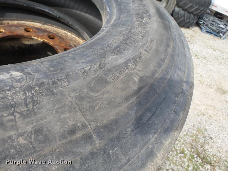 image for item CD9589 (10) tires