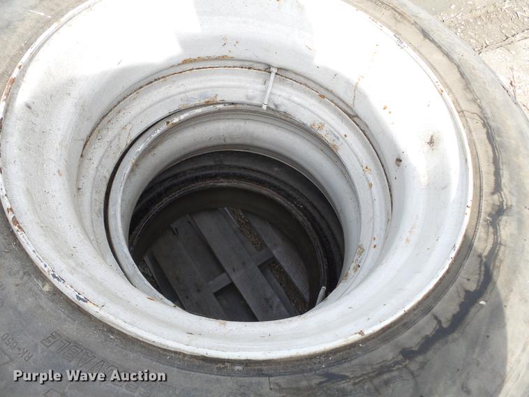 image for item CD9592 (7) 22.5 tires and wheels