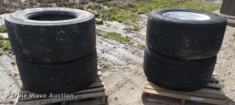 image for item CD9593 (4) 445/50R22.5 tires