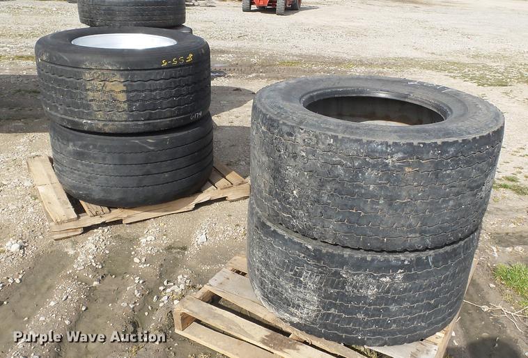 image for item CD9593 (4) 445/50R22.5 tires