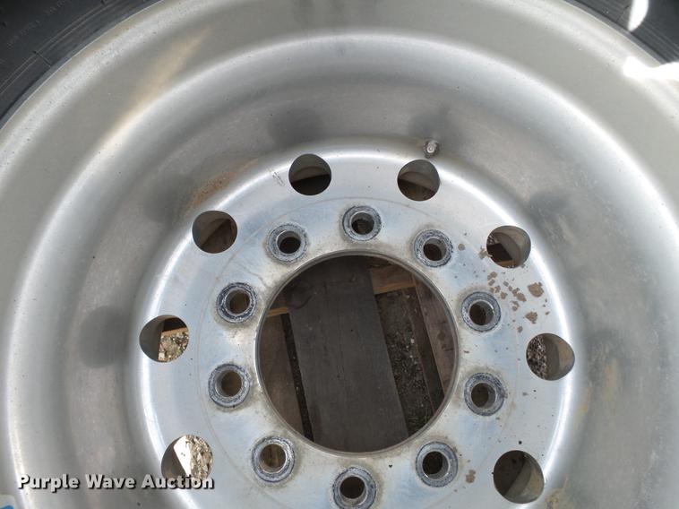 image for item CD9593 (4) 445/50R22.5 tires