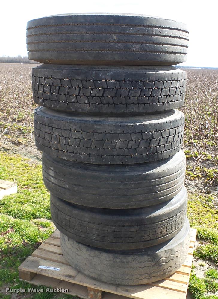 image for item CD9597 (6) 11R22.5 tires