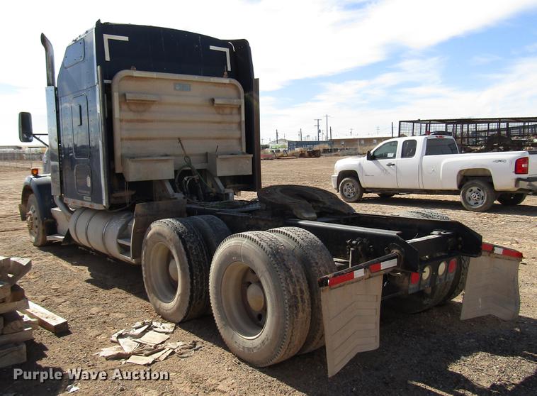 image for item DB6919 2007 Kenworth T800 semi truck