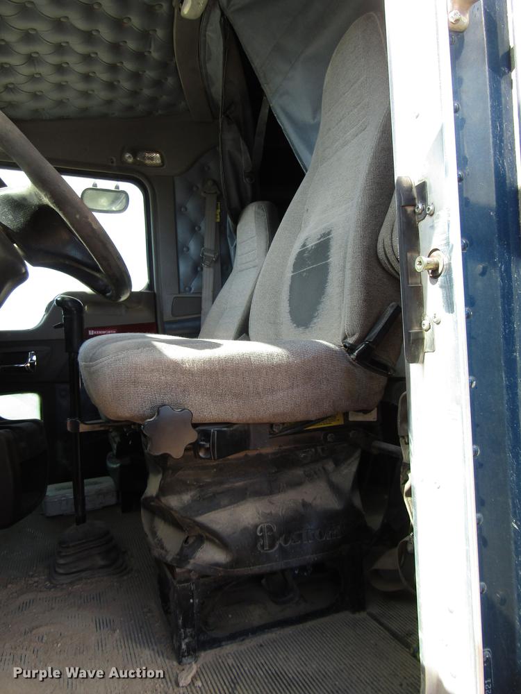 image for item DB6919 2007 Kenworth T800 semi truck