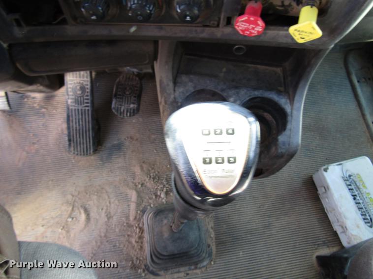 image for item DB6919 2007 Kenworth T800 semi truck