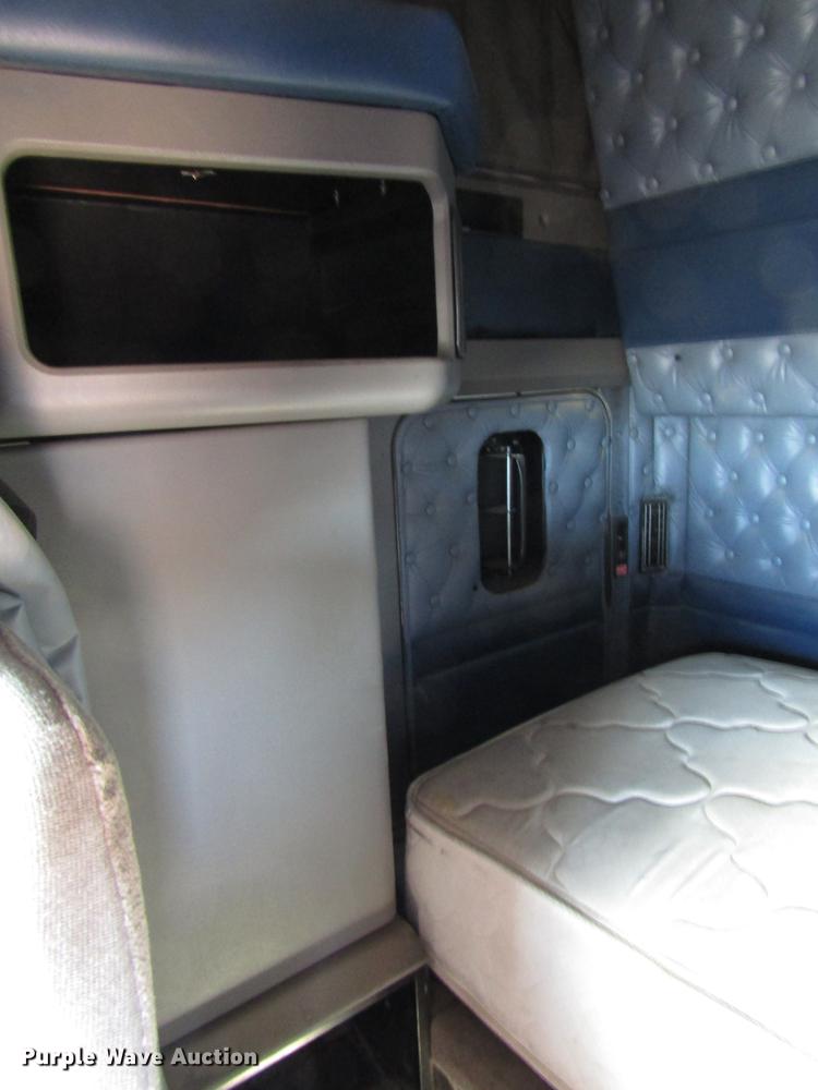 image for item DB6919 2007 Kenworth T800 semi truck