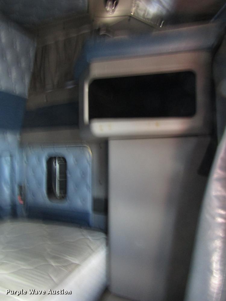 image for item DB6919 2007 Kenworth T800 semi truck