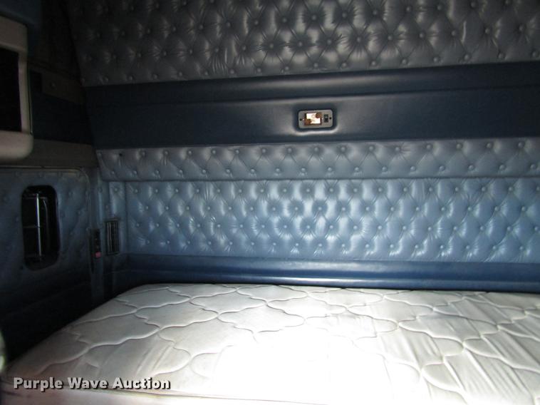 image for item DB6919 2007 Kenworth T800 semi truck