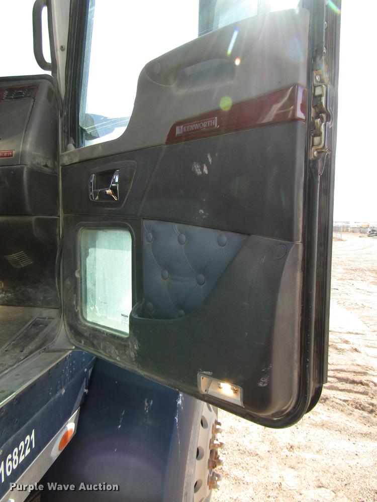 image for item DB6919 2007 Kenworth T800 semi truck