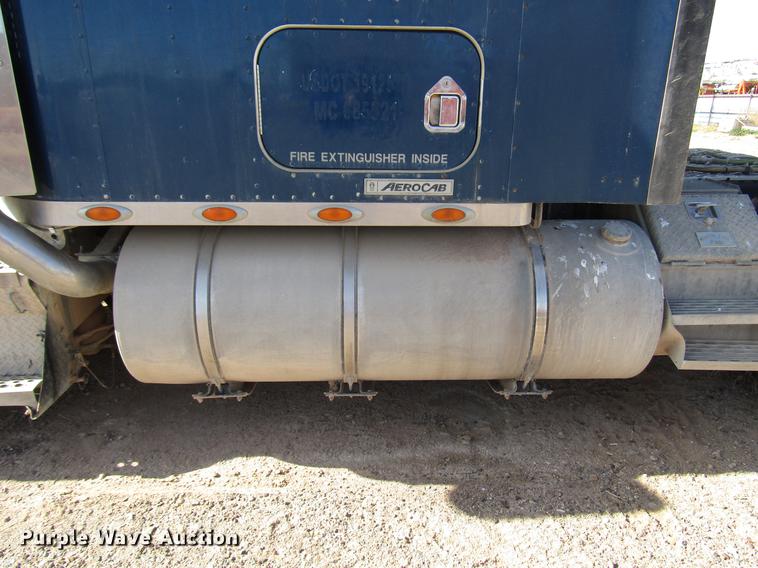 image for item DB6919 2007 Kenworth T800 semi truck