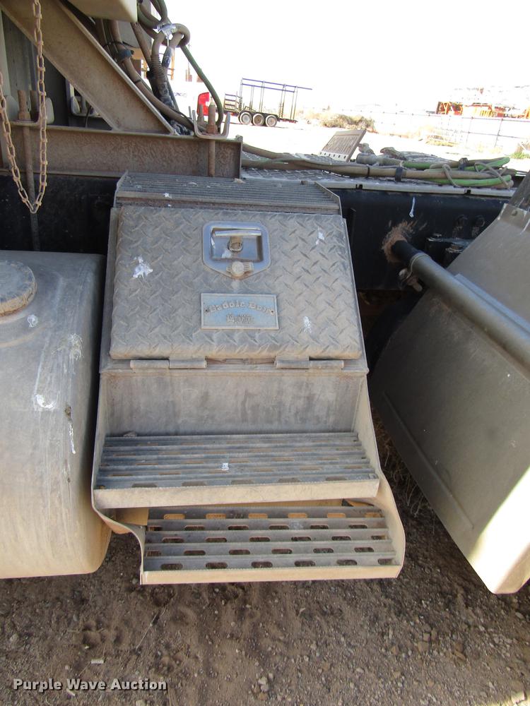 image for item DB6919 2007 Kenworth T800 semi truck