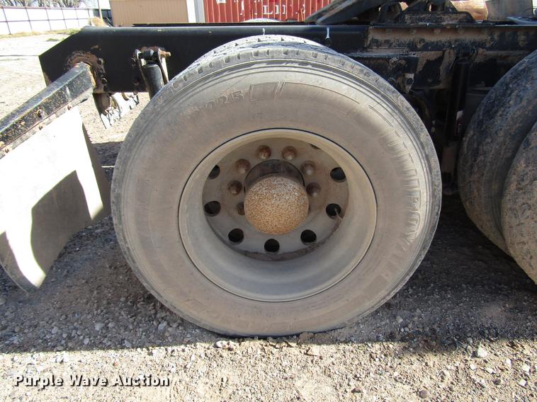 image for item DB6919 2007 Kenworth T800 semi truck