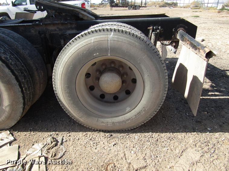 image for item DB6919 2007 Kenworth T800 semi truck