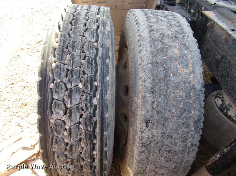 image for item DB6919 2007 Kenworth T800 semi truck