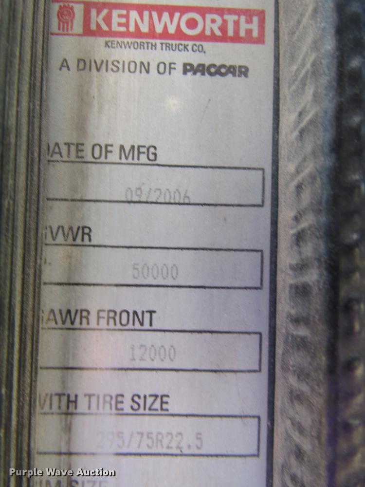 image for item DB6919 2007 Kenworth T800 semi truck