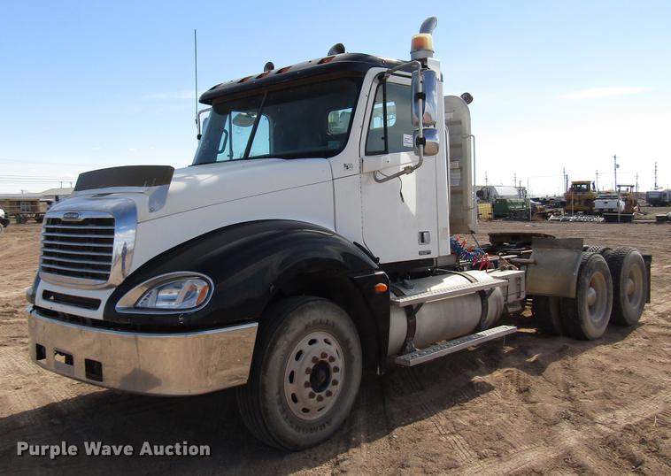 image for item DB6920 2006 Freightliner Columbia semi truck