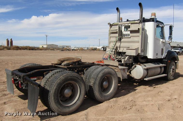 image for item DB6920 2006 Freightliner Columbia semi truck