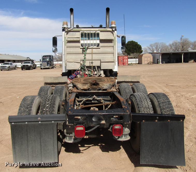 image for item DB6920 2006 Freightliner Columbia semi truck