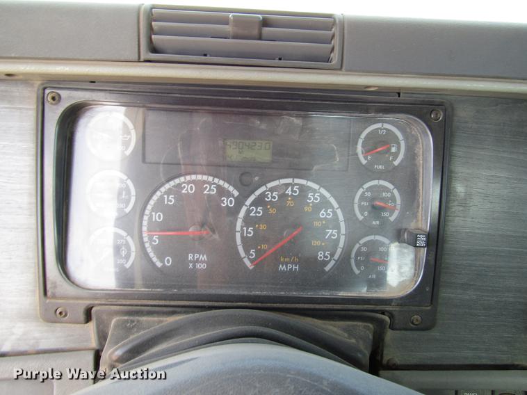 image for item DB6920 2006 Freightliner Columbia semi truck