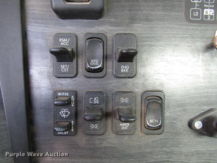 image for item DB6920 2006 Freightliner Columbia semi truck