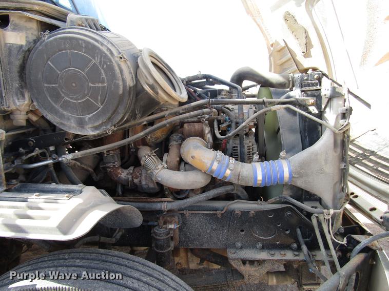 image for item DB6920 2006 Freightliner Columbia semi truck