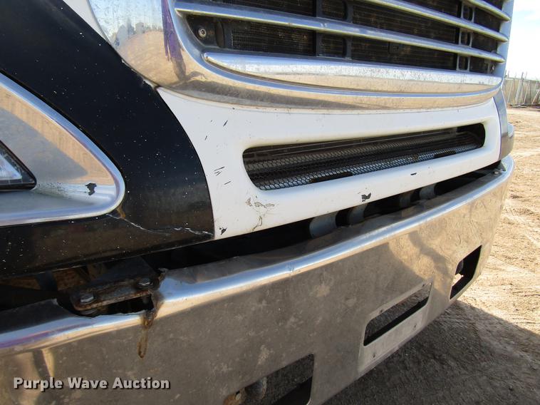 image for item DB6920 2006 Freightliner Columbia semi truck