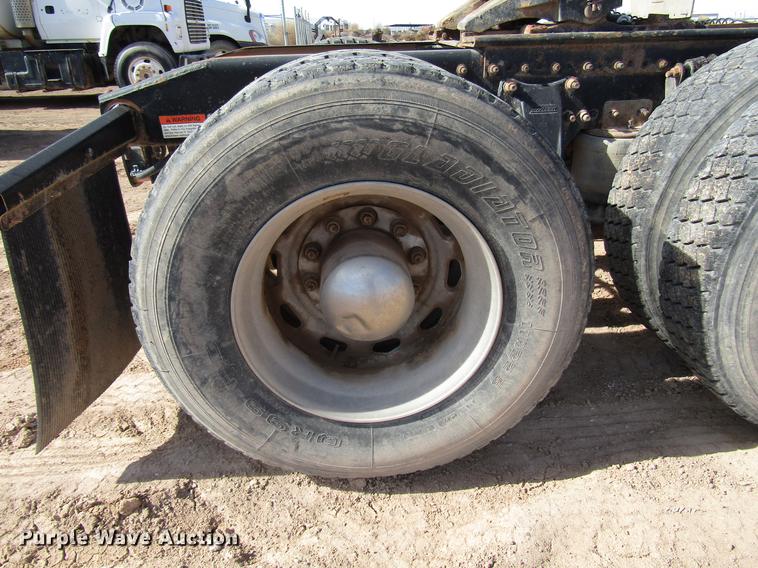 image for item DB6920 2006 Freightliner Columbia semi truck