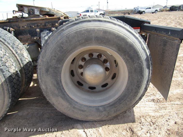 image for item DB6920 2006 Freightliner Columbia semi truck