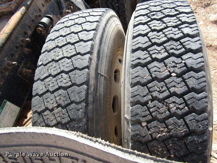 image for item DB6920 2006 Freightliner Columbia semi truck