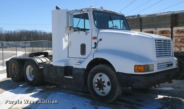 image for item DB8877 1994 International 8300 semi truck