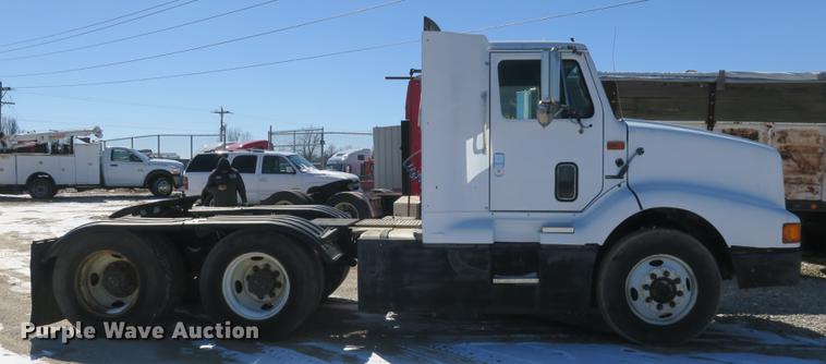 image for item DB8877 1994 International 8300 semi truck