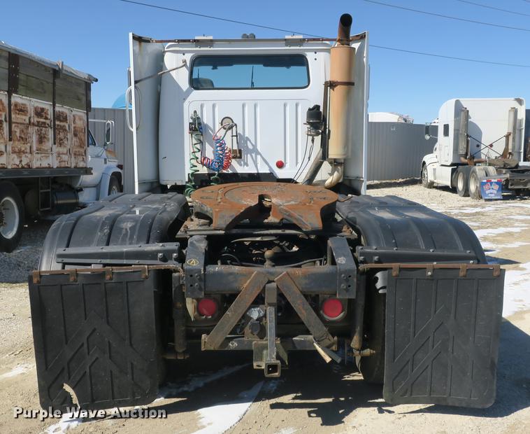 image for item DB8877 1994 International 8300 semi truck